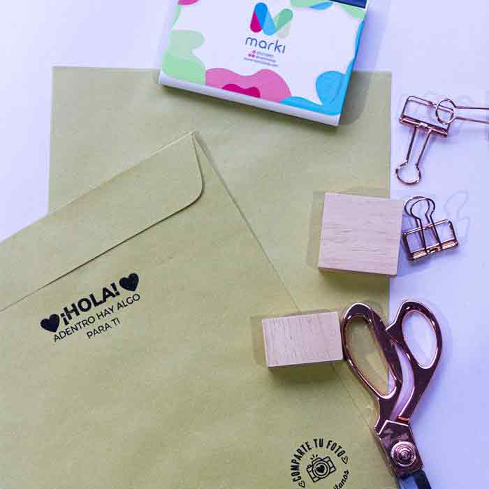 sello de madera goma personalizado para sobres tag regalos papel sopresas y empresas marki